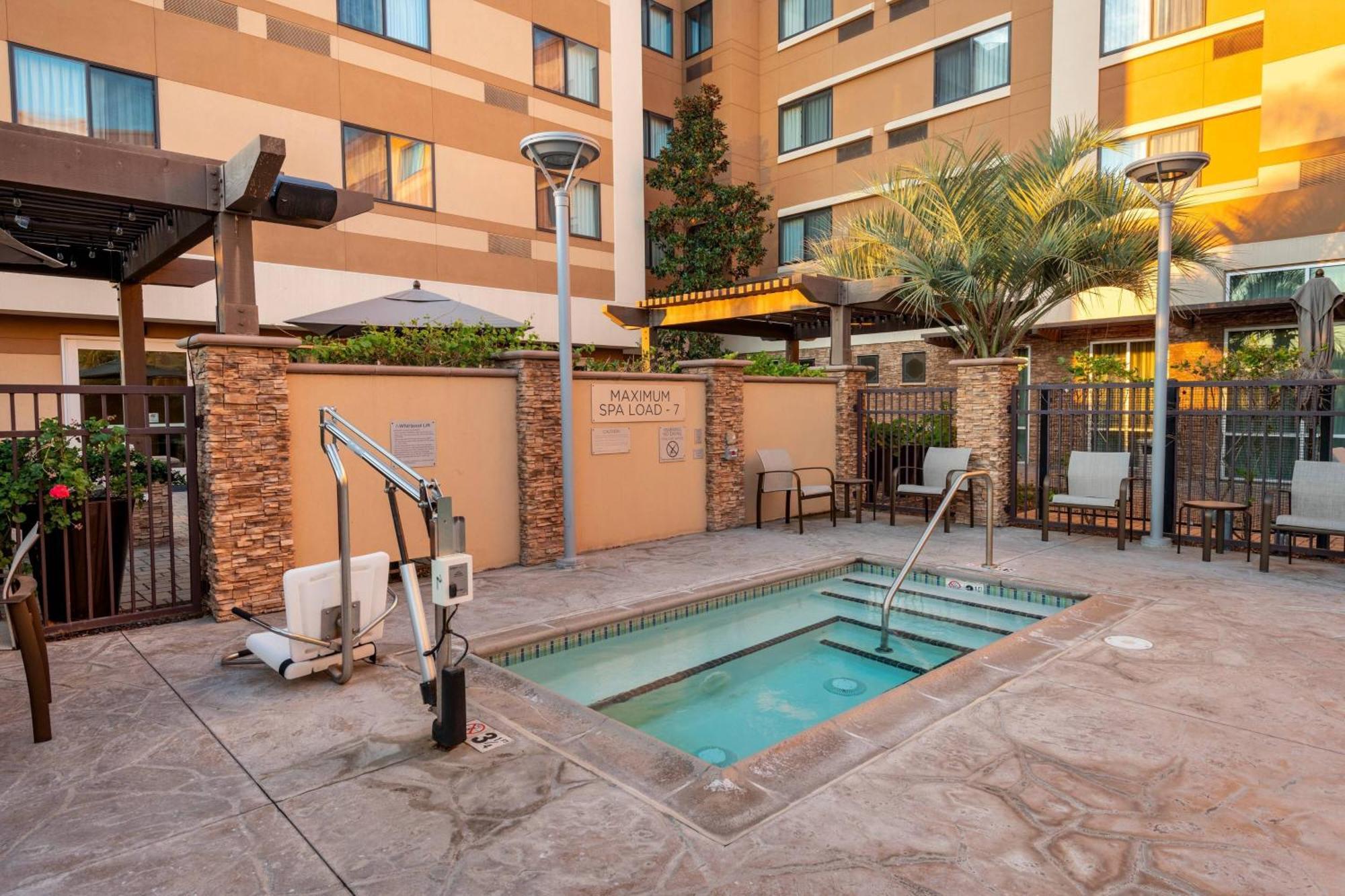 Courtyard By Marriott San Diego Oceanside Ngoại thất bức ảnh